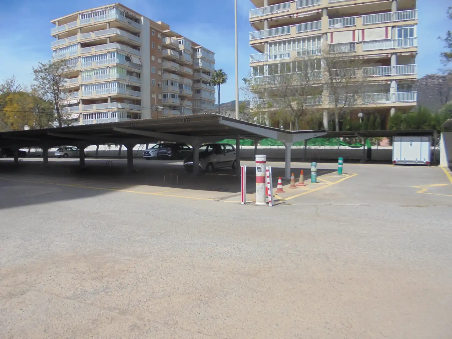 Parkplatz von Wohnungen zur Miete in Benicasim / Benicàssim mit Privatgarten, Terrasse und Möbliert