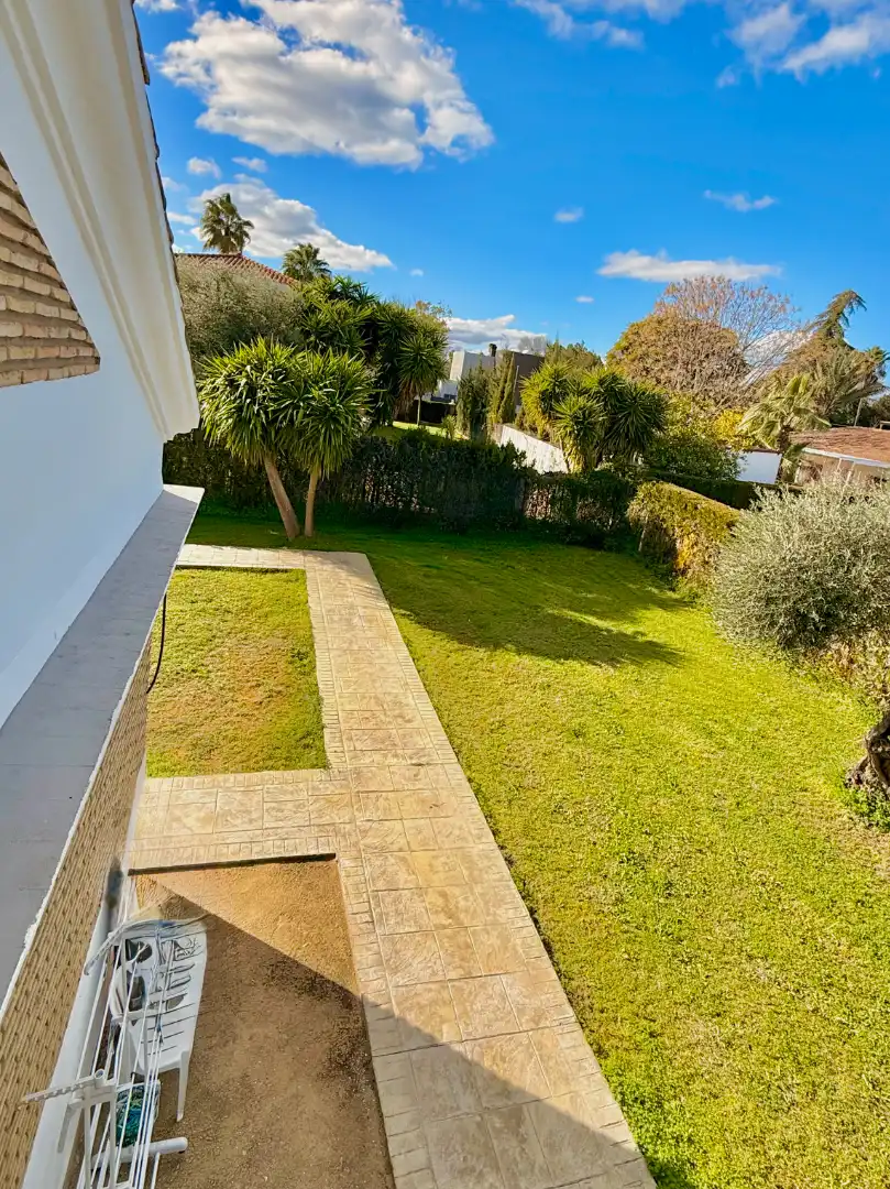 Jardí de Casa o xalet en venda en Espartinas amb Aire condicionat, Calefacció i Jardí privat