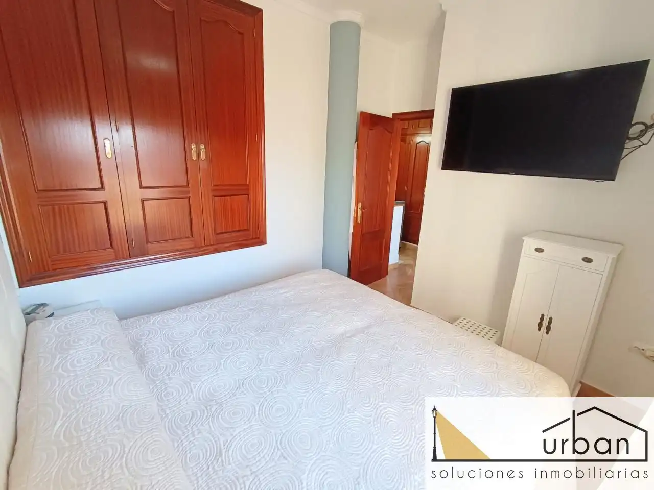 Schlafzimmer von Einfamilien-Reihenhaus zum Verkauf in Chipiona mit Klimaanlage, Abstellraum und Möbliert