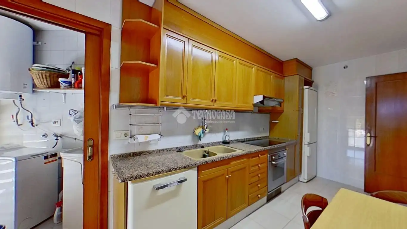 Cuina de Pis en venda en Manresa amb Aire condicionat i Balcó