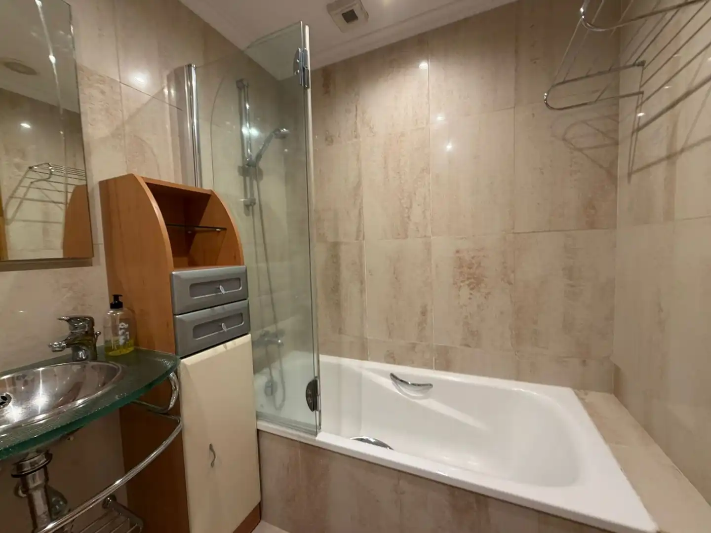 Baño de Piso de alquiler en A Coruña Capital  con Calefacción y Parquet