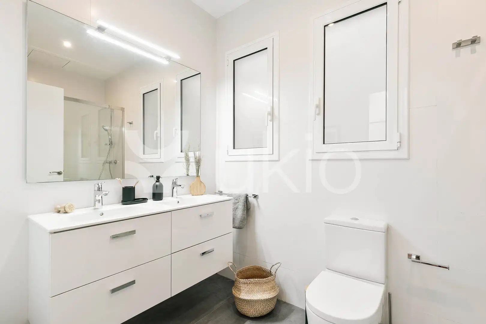 Bathroom of Apartments for rent in Barcelona  with Air Conditioner, Heating and Furnished