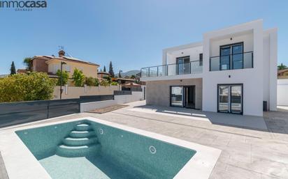 Vista exterior de Casa o xalet en venda en La Zubia amb Terrassa i Piscina