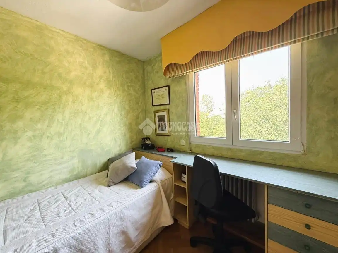 Habitación de Casa adosada en venta en Móstoles