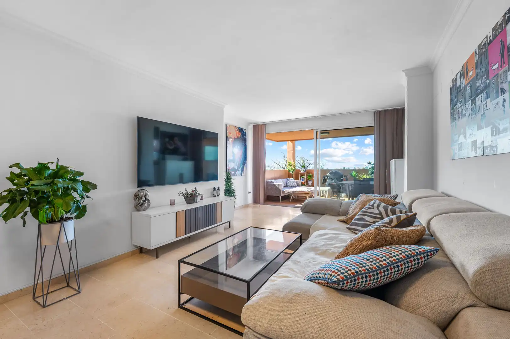 Sala d'estar de Apartament en venda en Marbella amb Terrassa, Traster i Piscina