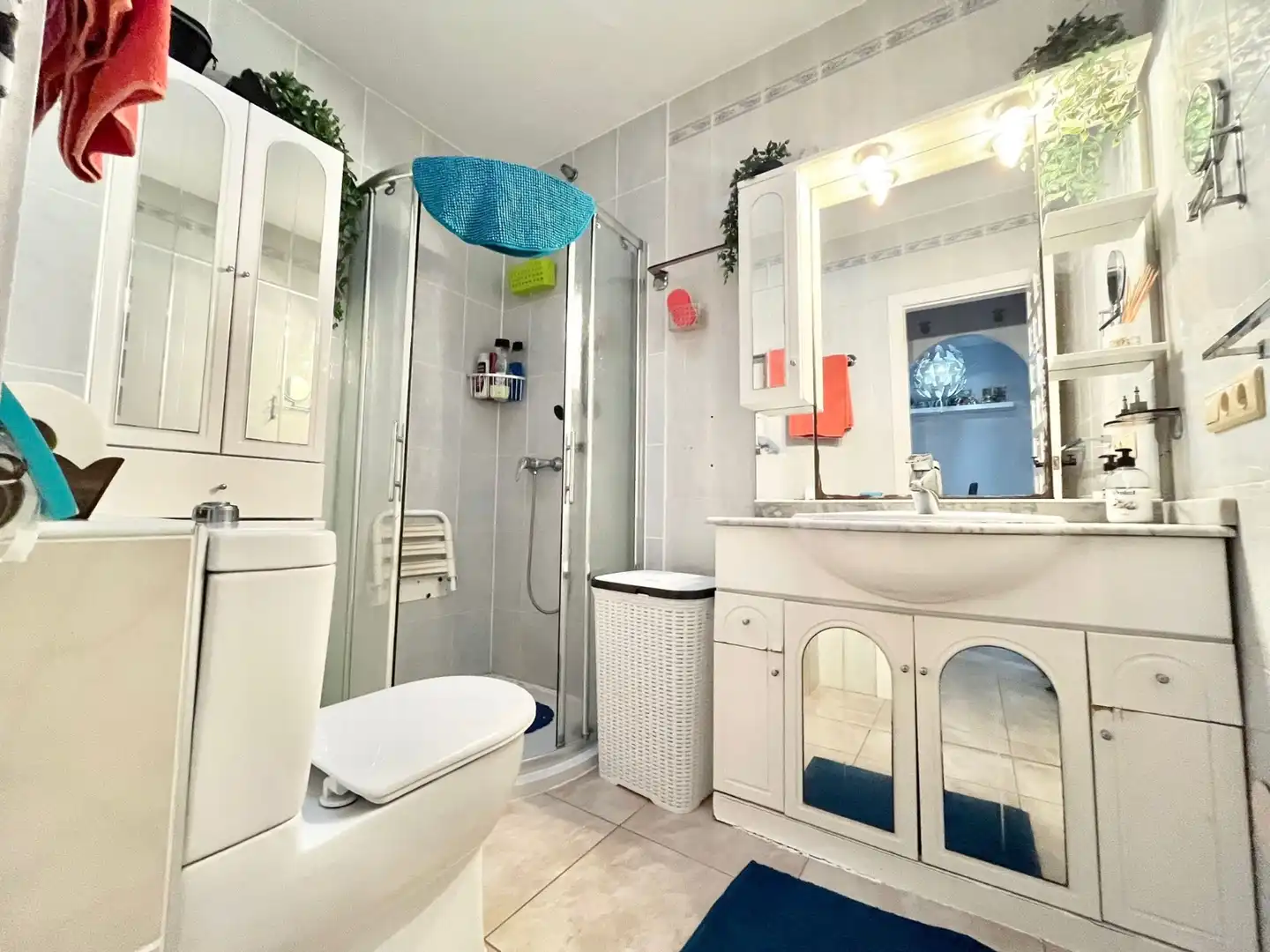 Bathroom of Flat for rent in Torrevieja  with Air Conditioner, Heating and Terrace