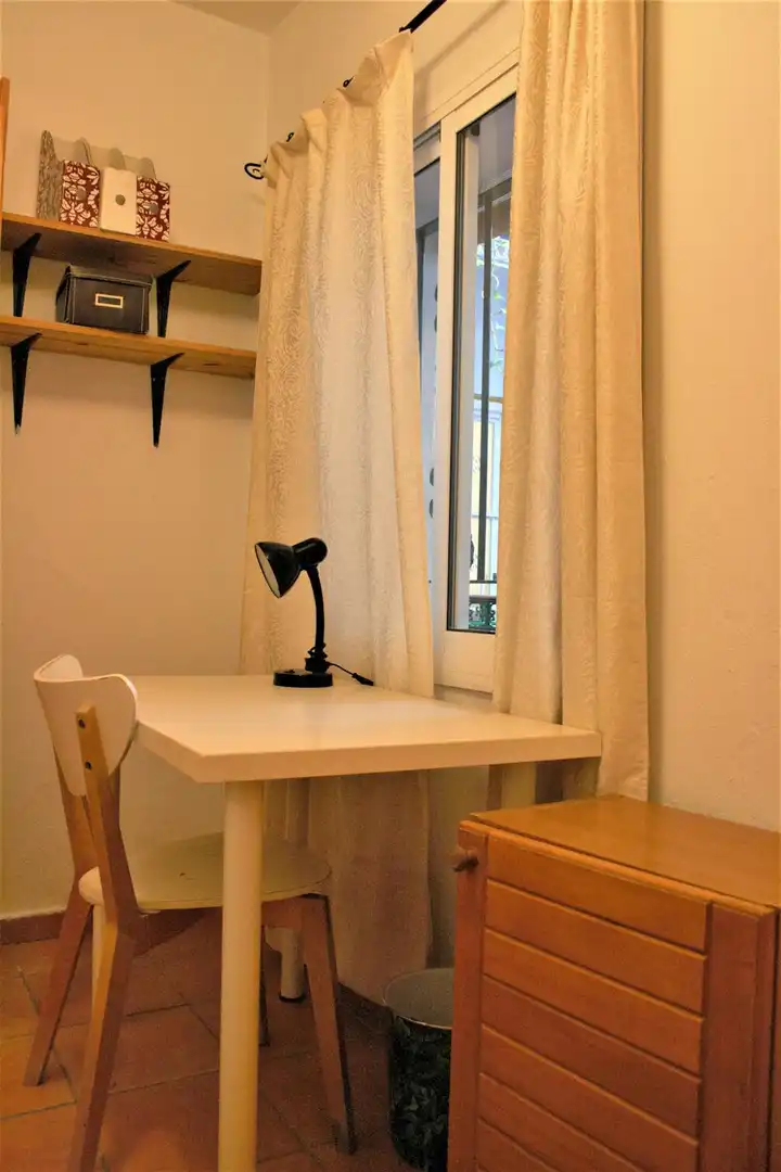Bedroom of Flat for share in  Sevilla Capital  with Furnished, Washing machine and TV
