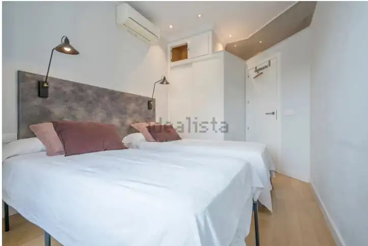 Bedroom of Flat for rent in Madrid  with Air Conditioner, Heating and Parquet flooring