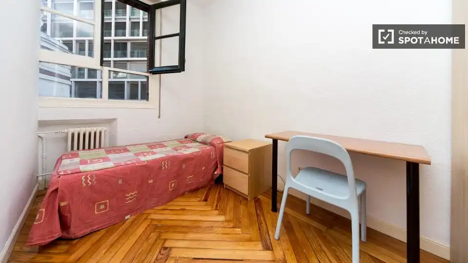 Room in Universidad - Malasaña