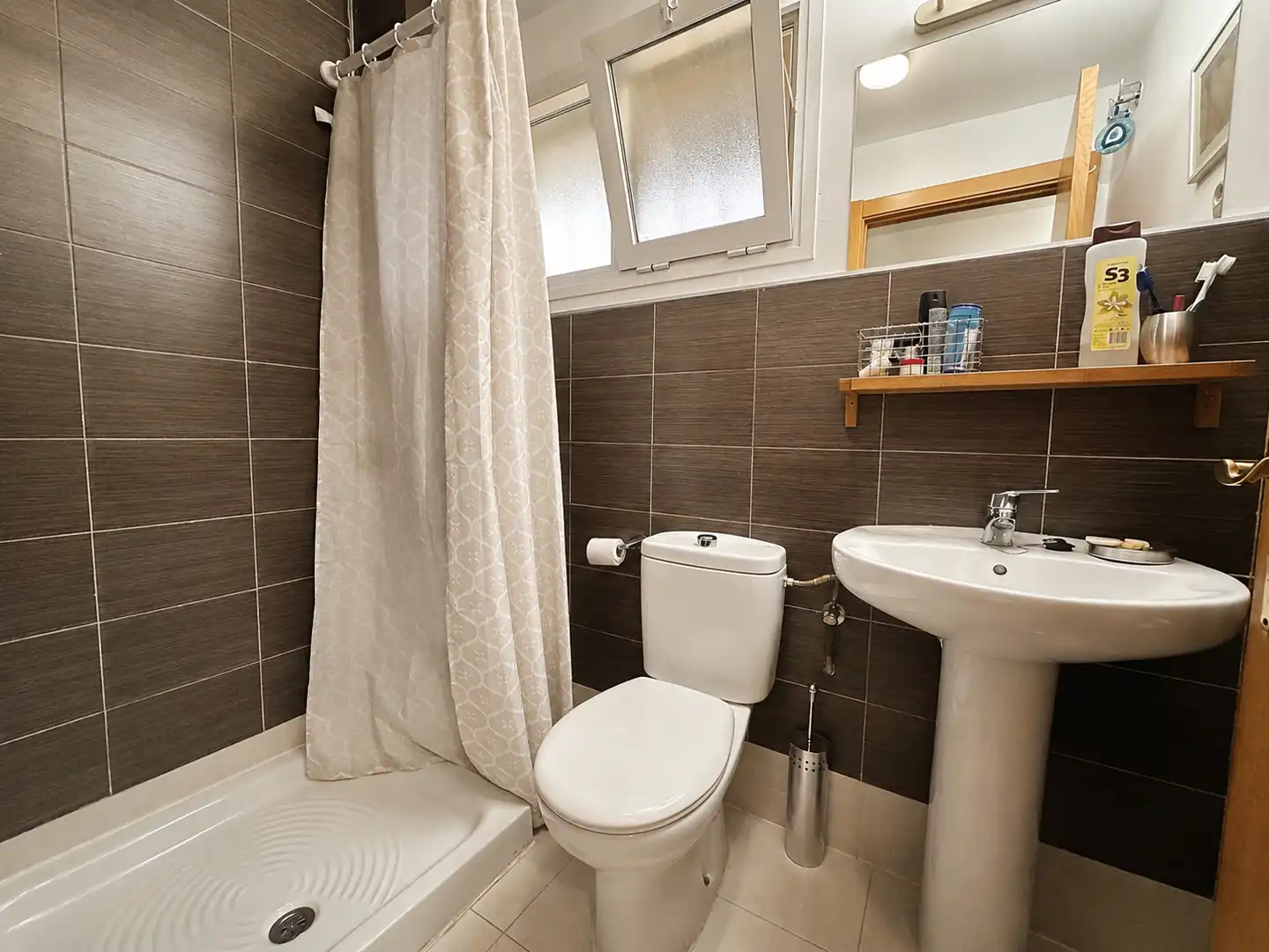 Baño de Piso para compartir en Torrelodones con Aire acondicionado, Calefacción y Amueblado
