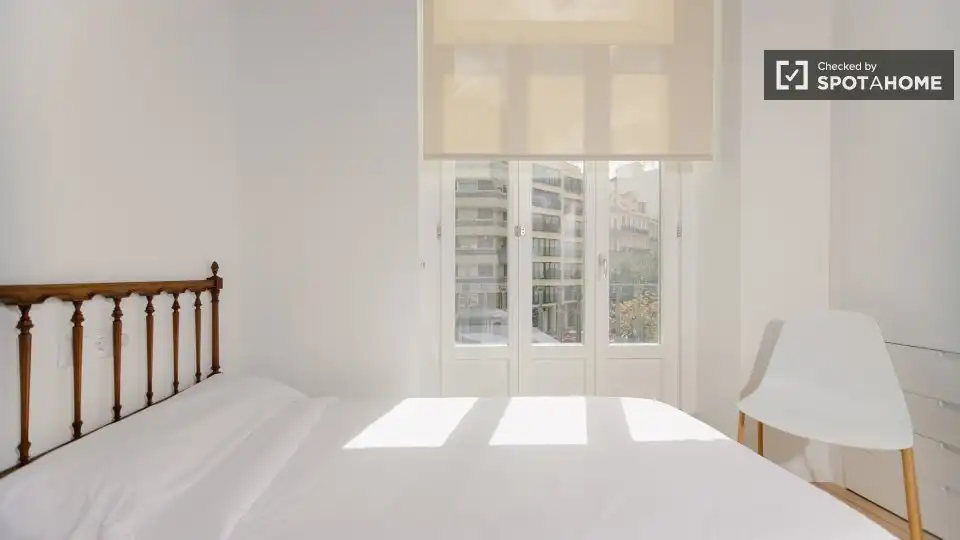 Appartamento con terrazza in affitto a L'Eixample, imagen 19