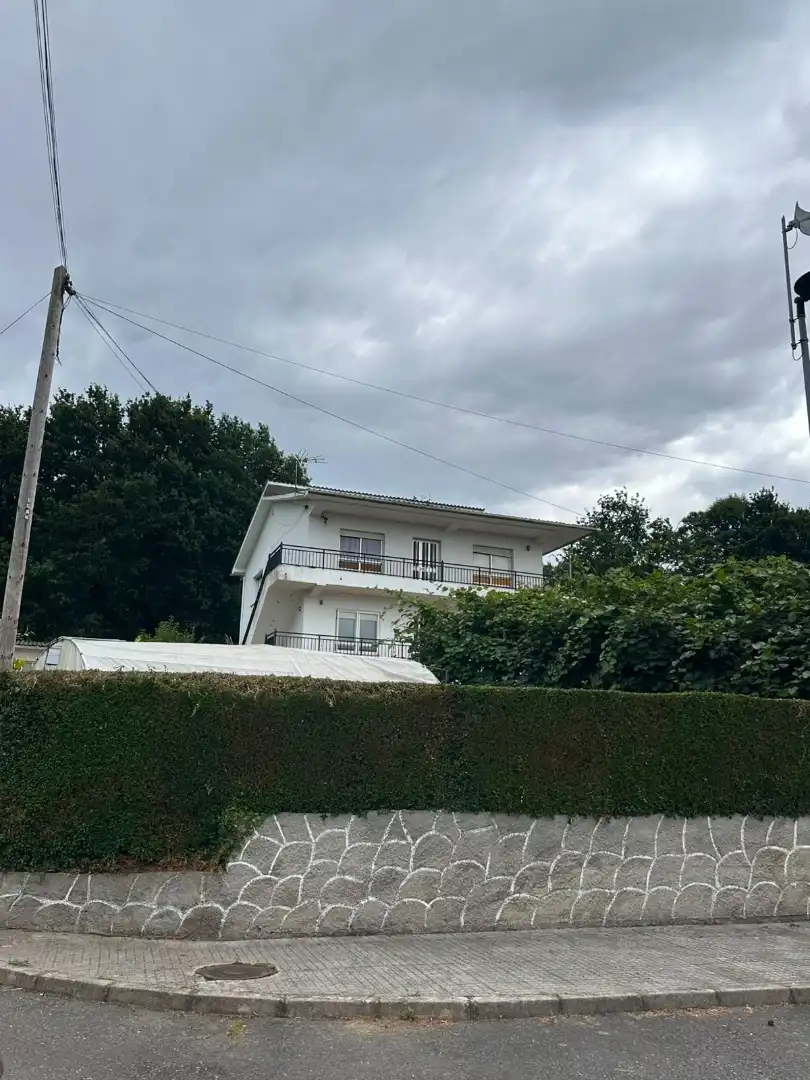 Vista exterior de Casa o xalet en venda en Cambre  amb Calefacció, Moblat i Balcó
