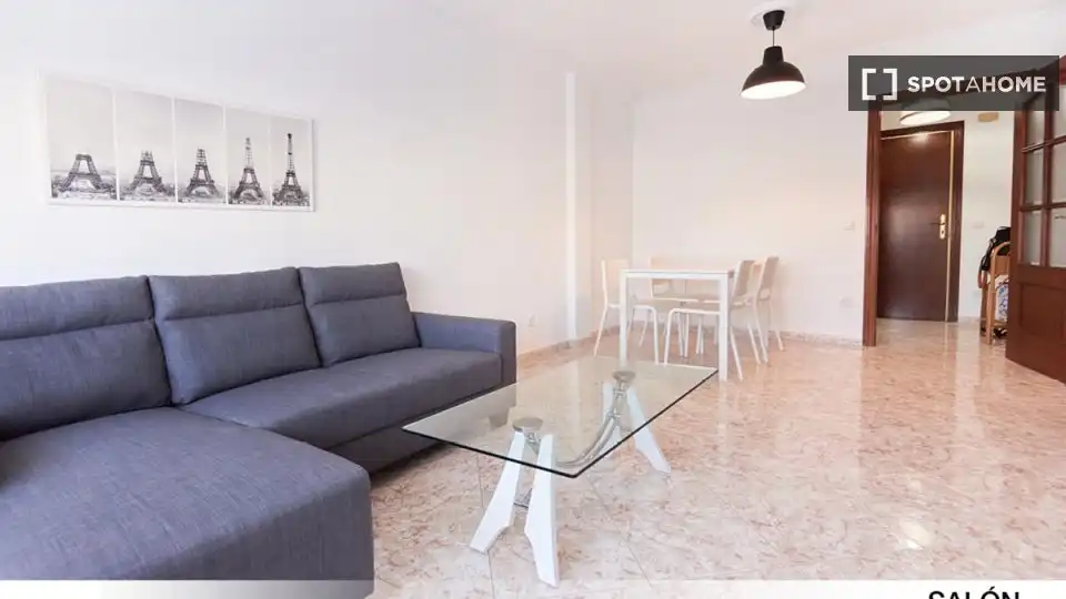 Sala de estar de Piso para compartir en Sevilla con Aire acondicionado, Terraza y Amueblado