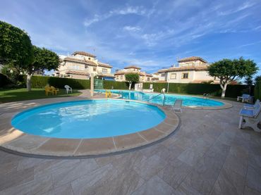 Villa con piscina in vendita a Orihuela Costa