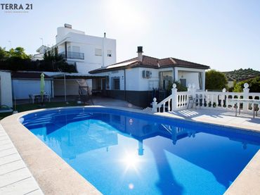 Villa avec piscine à vendre à Calle CAMPIÑA VIRGEN