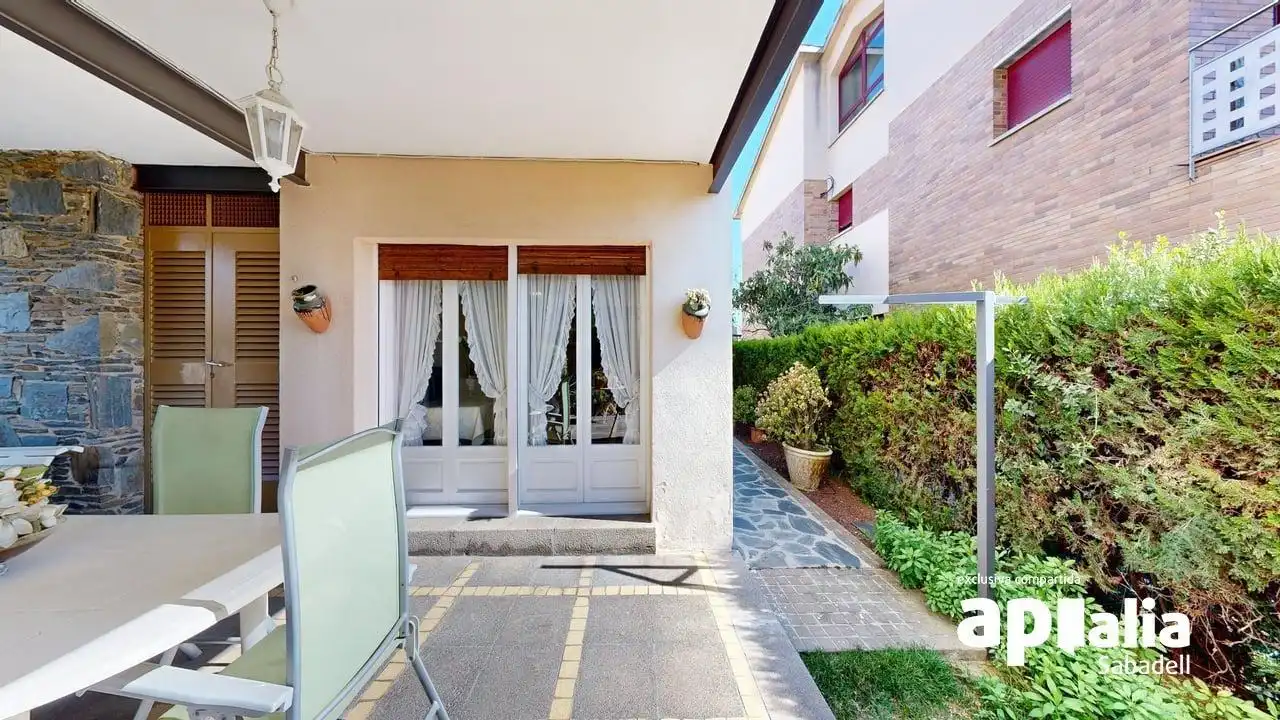 Jardí de Casa o xalet en venda en Barberà del Vallès amb Aire condicionat, Calefacció i Jardí privat