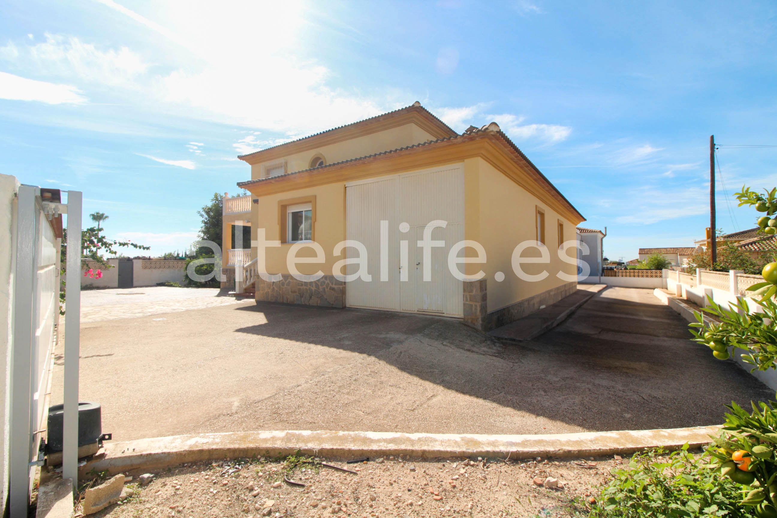 Exterior view of House or chalet for sale in La Nucia  with Private garden, Terrace and Storage room