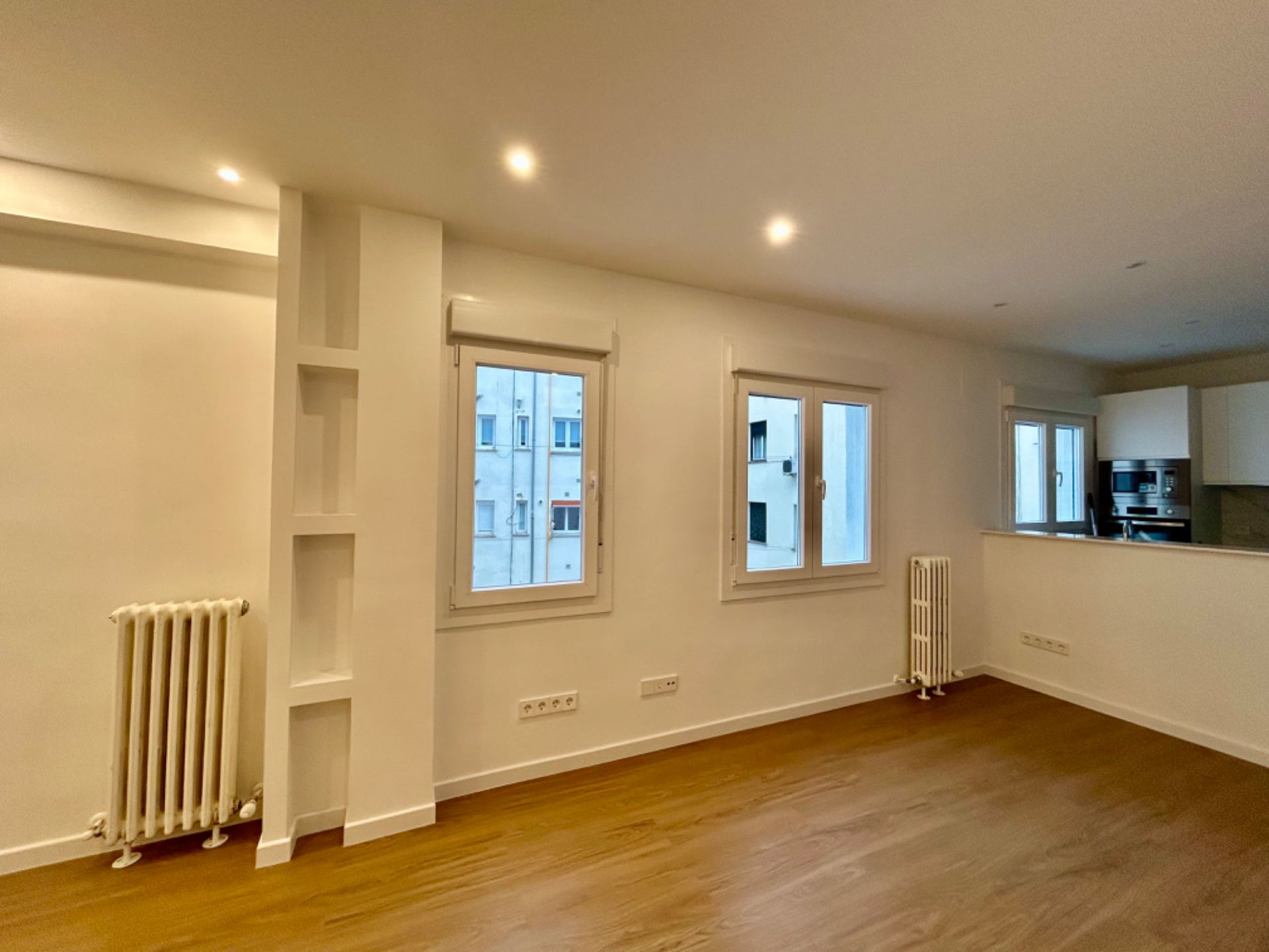 Living room of Flat for rent in  Madrid Capital  with Air Conditioner, Heating and Furnished