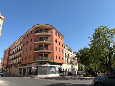 Flat with pool for sale in Plaza de Colón
