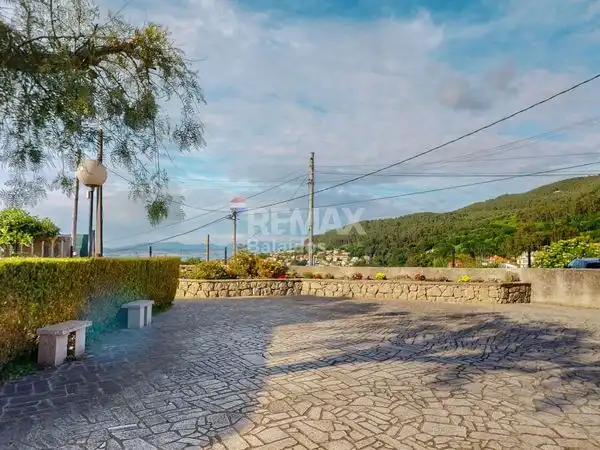 Vista exterior de Casa o chalet en venta en Vigo  con Calefacción, Jardín privado y Parquet