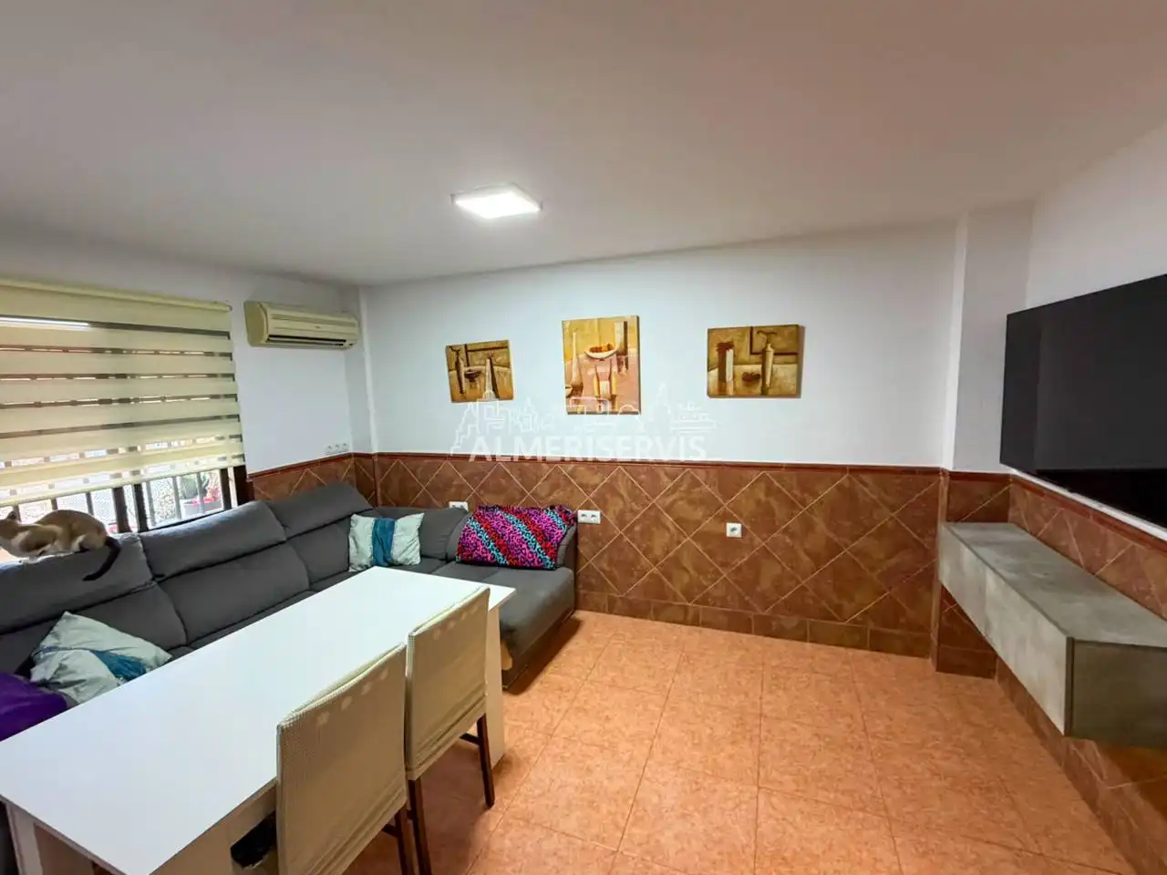 Sala d'estar de Casa adosada en venda en El Ejido amb Aire condicionat, Terrassa i Moblat