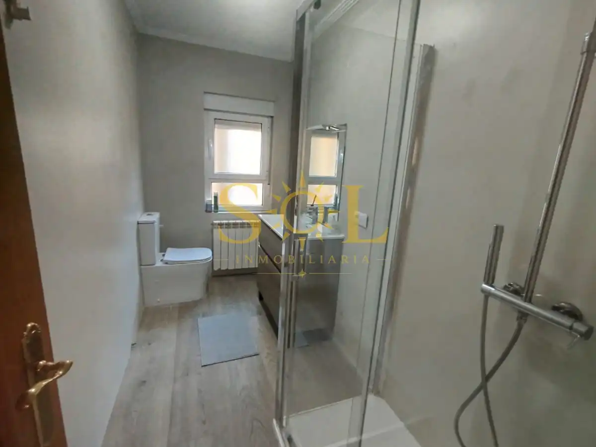 Baño de Piso para compartir en León Capital  con Calefacción, Amueblado y Horno
