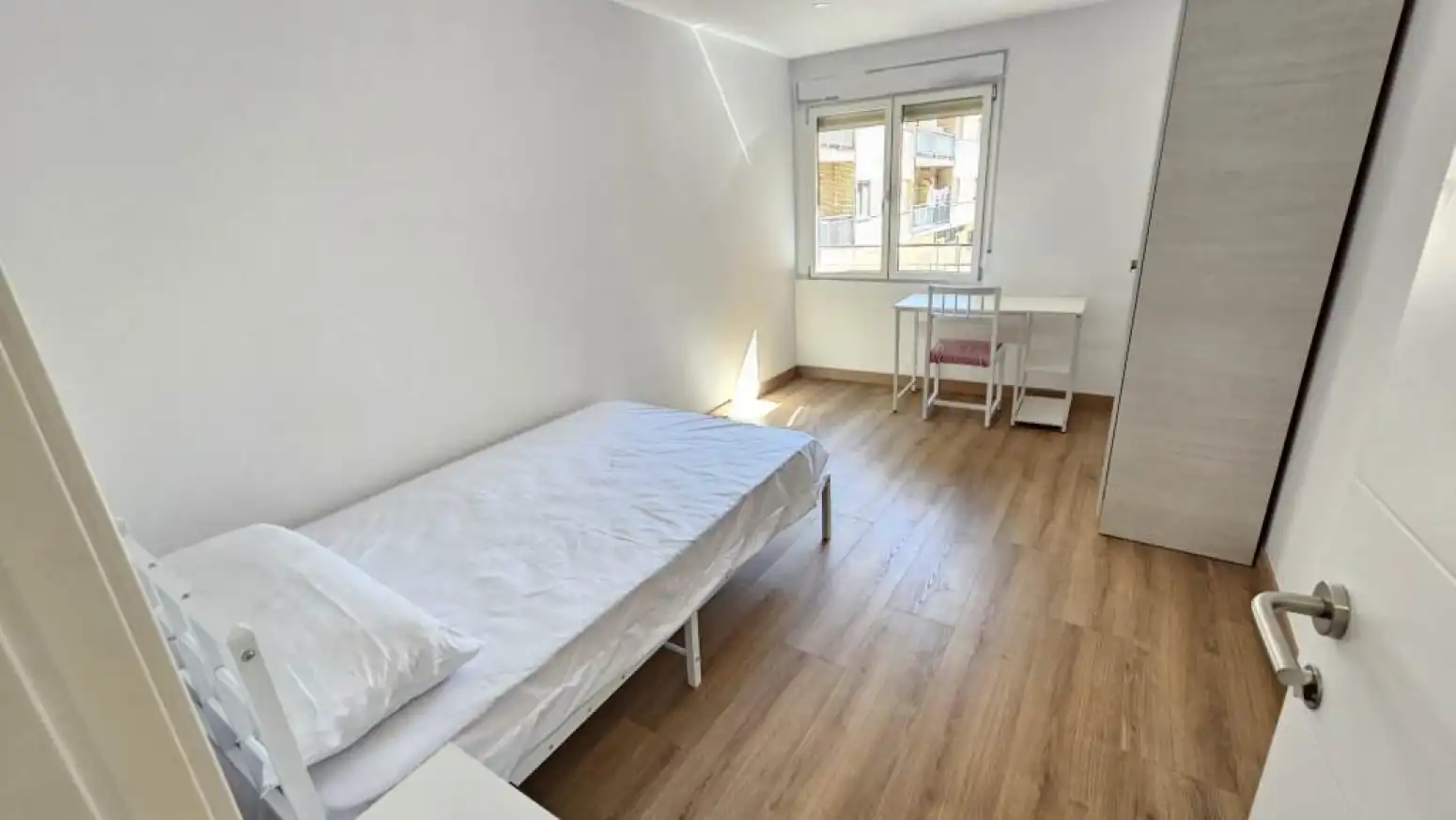 Schlafzimmer von Wohnung zur Miete in Salamanca mit Heizung, Möbliert und Balkon