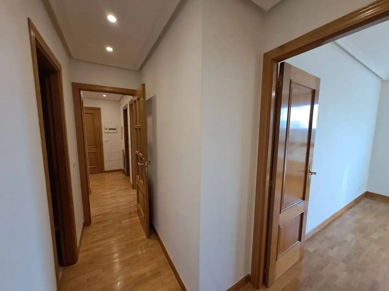 Wohnung zur Miete in Burgos mit Heizung, Parkett und Terrasse
