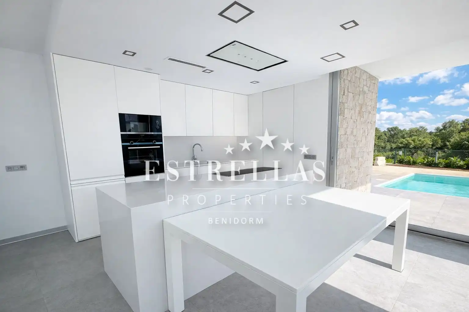 Chalet con piscina en venta en Golf Bahía, imagen 10
