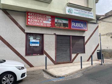 Business premises for sale in Calle Gabriel y Galán 52