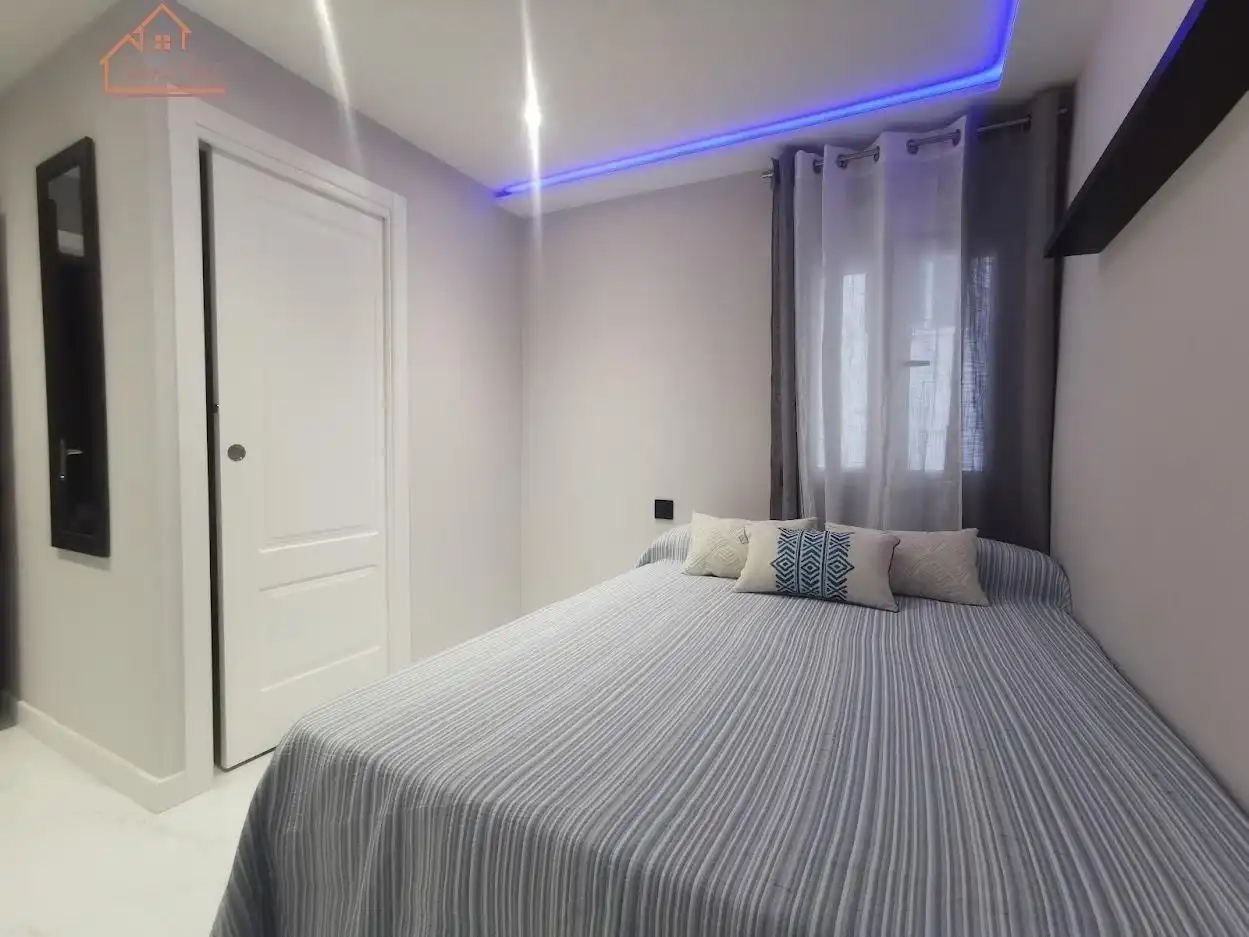 Schlafzimmer von Wohnung zur Miete in Madrid mit Klimaanlage, Heizung und Möbliert