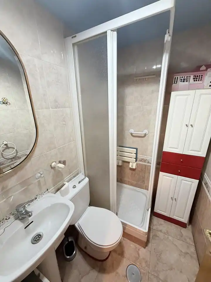 Badezimmer von Wohnung zum Verkauf in Madrid mit Heizung, Parkett und Gemeinschaftspool