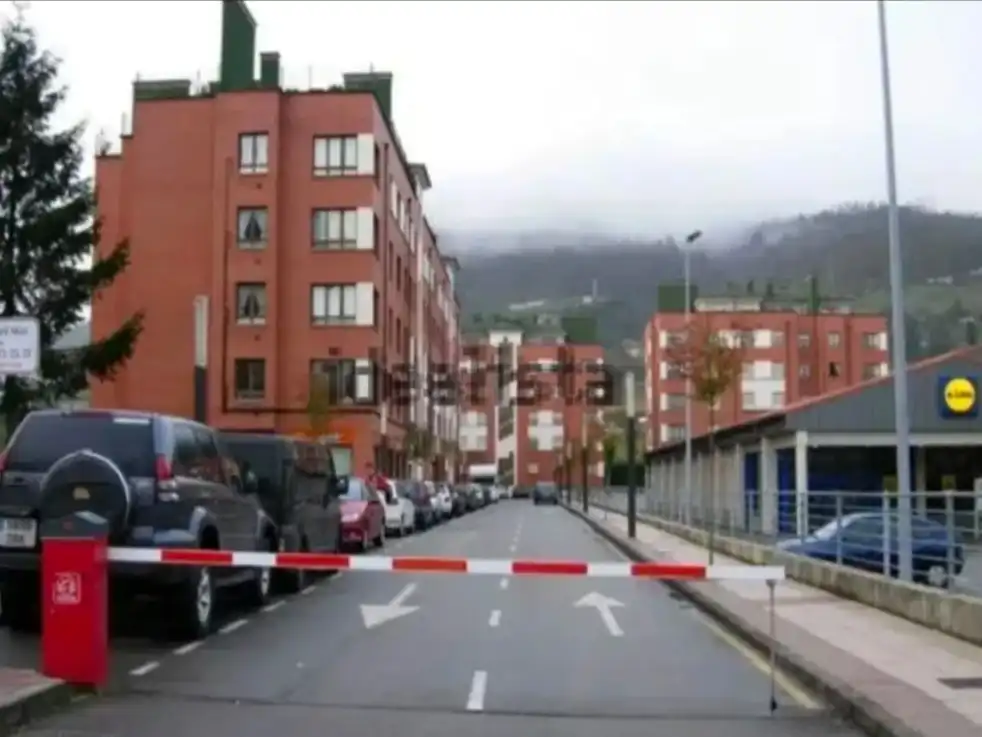 Außenansicht von Garage zur Miete in Oviedo 