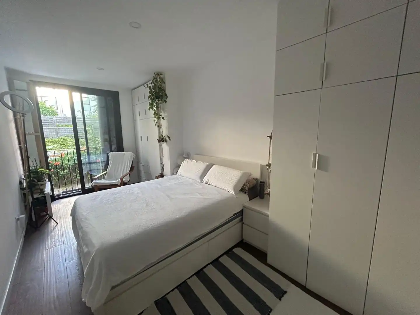 Dormitori de Pis de lloguer en  Barcelona Capital amb Aire condicionat i Balcó