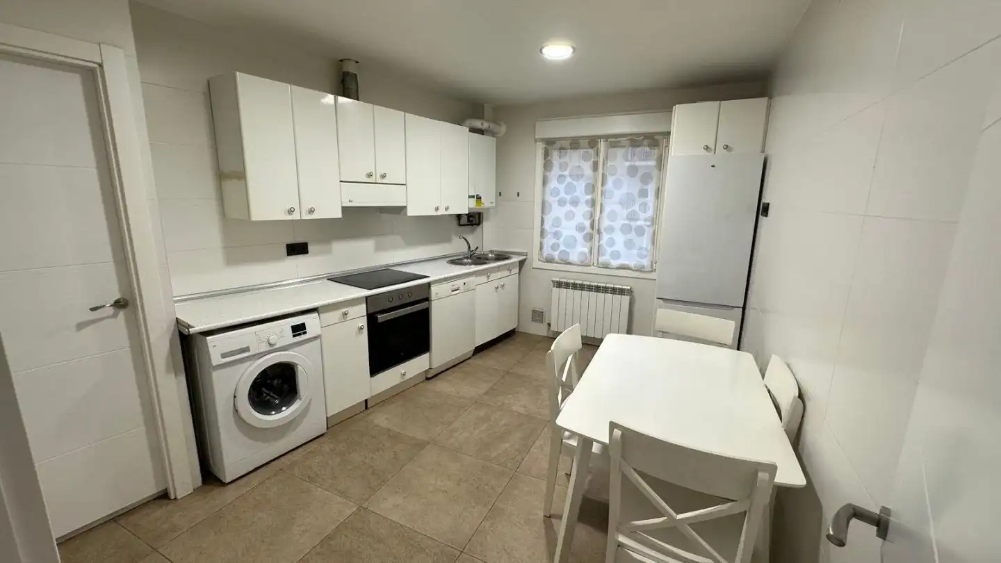 Küche von Wohnung zum Verkauf in Vitoria - Gasteiz mit Heizung, Parkett und Möbliert