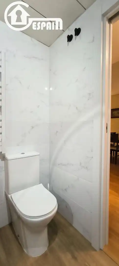 Bathroom of Flat for sale in Madrid  with Air Conditioner, Heating and Private garden