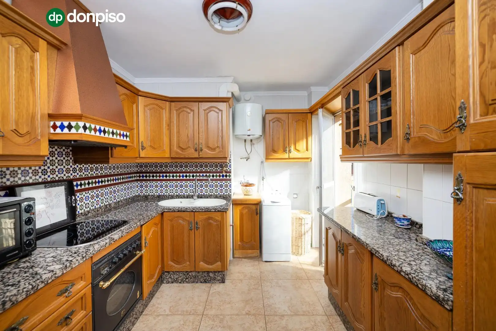 Cuina de Pis en venda en Granada amb Terrassa, Traster i Balcó