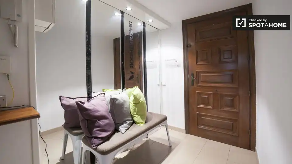 Room in Sant Pere, Sta. Caterina i la Ribera