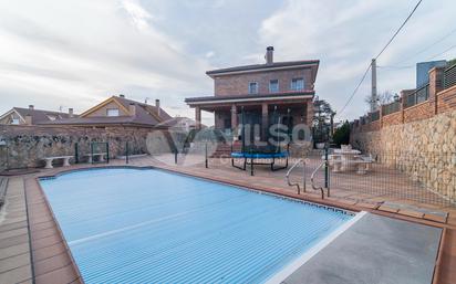 Piscina de Casa o xalet en venda en Arganda del Rey amb Calefacció, Jardí privat i Terrassa