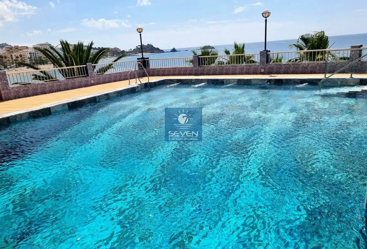 Piscina de Apartament de lloguer en Almuñécar amb Aire condicionat, Calefacció i Terrassa