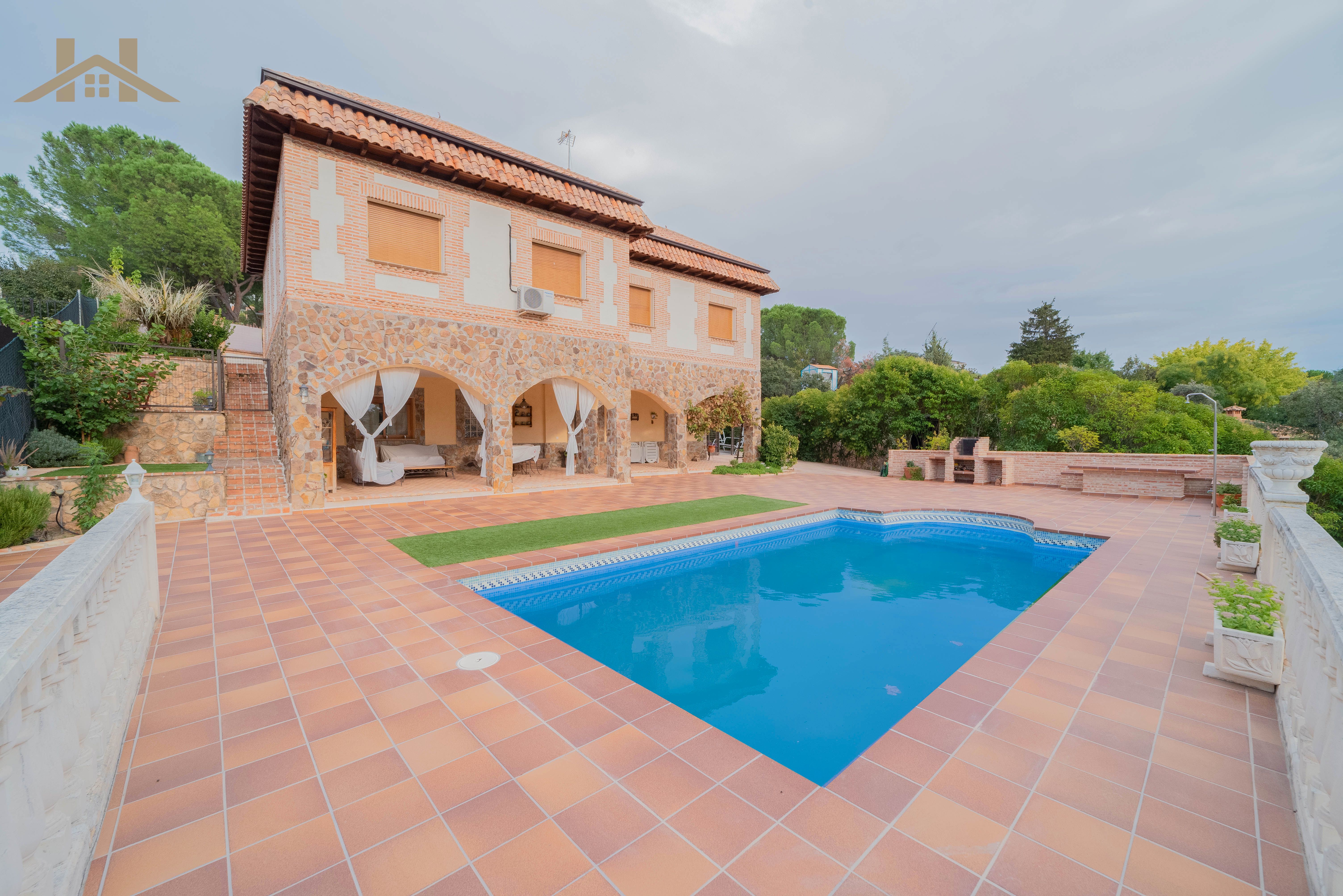 Piscina de Casa o xalet en venda en Santa Cruz del Retamar amb Calefacció, Jardí privat i Traster