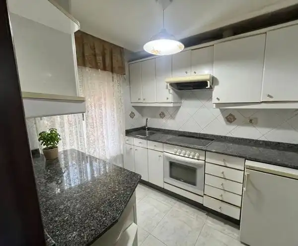 Cuina de Casa o xalet en venda en Vigo  amb Terrassa