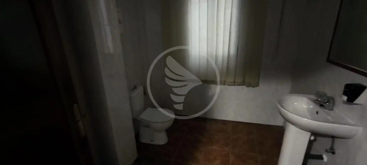 Badezimmer von Geschaftsraum zur Miete in Linares