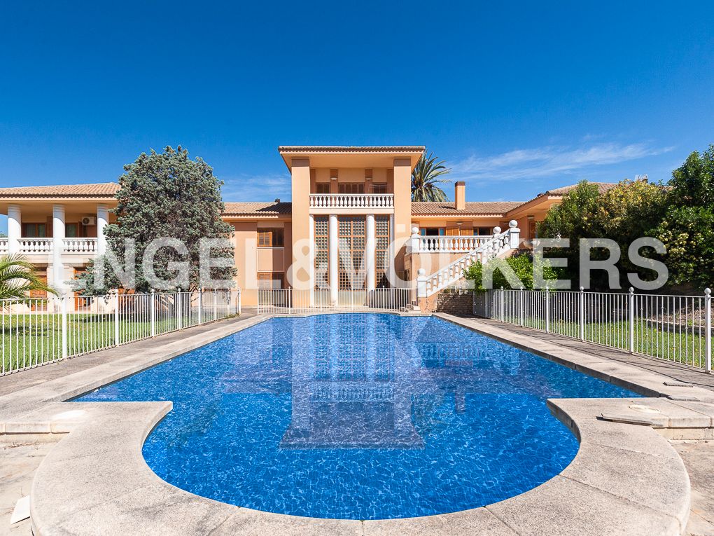 Vista exterior de Casa o xalet en venda en Ontinyent amb Aire condicionat, Calefacció i Jardí privat