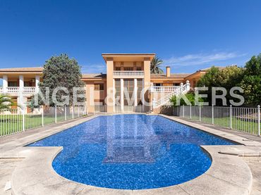 House with balcony for sale in Sant Josep - Zona Hospital