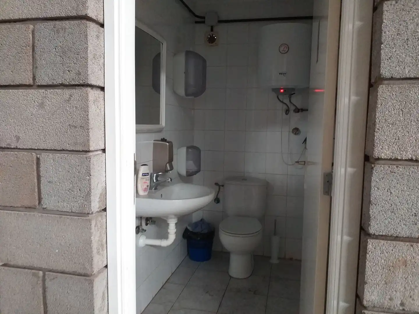 Badezimmer von Fabrikhallen zur Miete in El Rosario