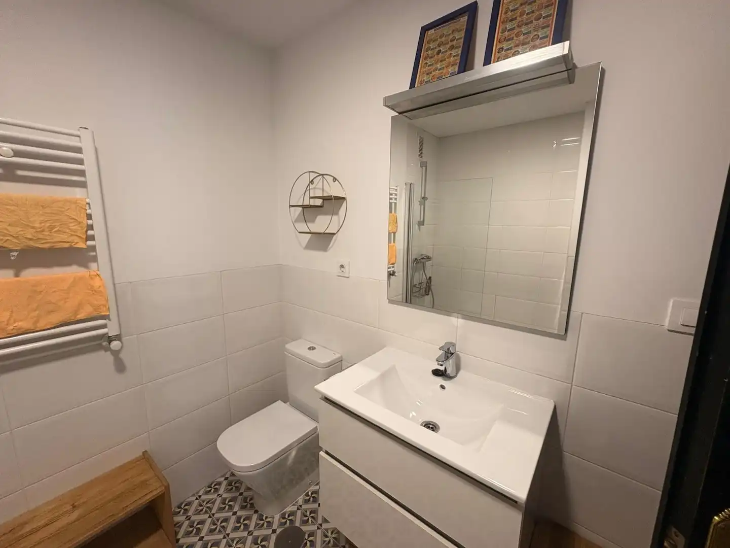 Badezimmer von Wohnung zur Miete in Madrid mit Heizung und Balkon