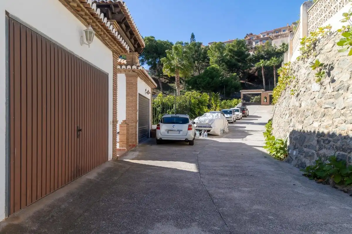 Vista exterior de Casa o chalet en venta en Almuñécar con Aire acondicionado, Jardín privado y Terraza