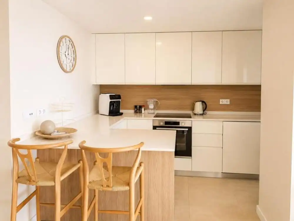 Cuina de Apartament de lloguer en Estepona amb Aire condicionat, Terrassa i Traster