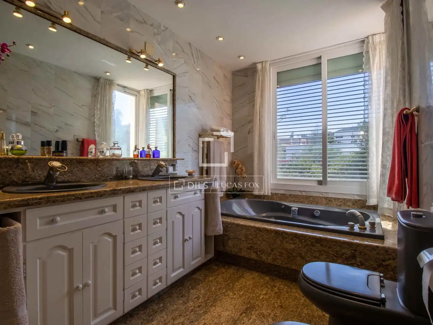 Baño de Casa o chalet en venta en Santa Eulària des Riu con Aire acondicionado, Calefacción y Jardín privado